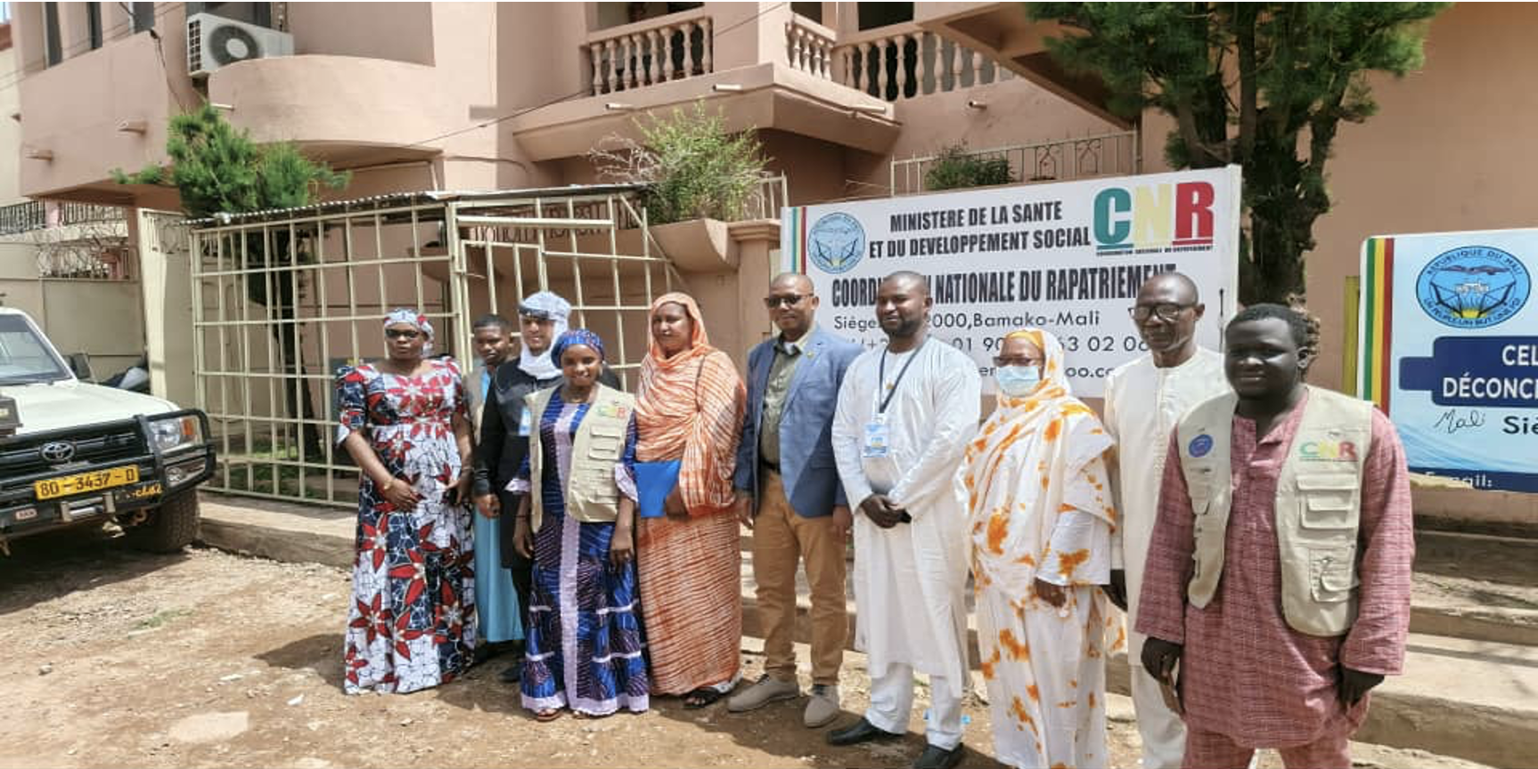 L’EQUIPE DE LA COORDINATION NATIONALE DU RAPATRIEMENT ET LES TROIS REPRESENTATNTS DES REFUGIES MALIENS LORS DE LEUR SEJOUR A BAMAKO